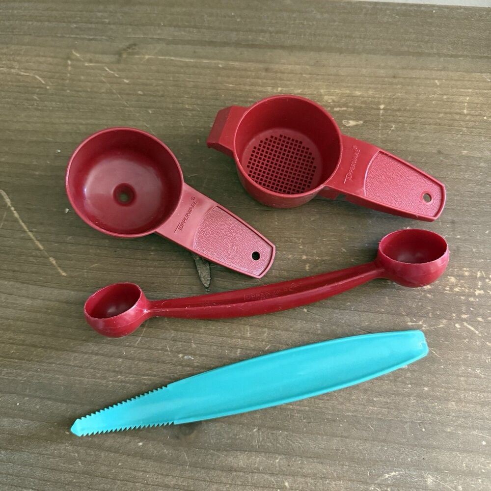 Lot of Vintage Tupperware Gadgets Hostess Party Favors & More 4 Different Pieces